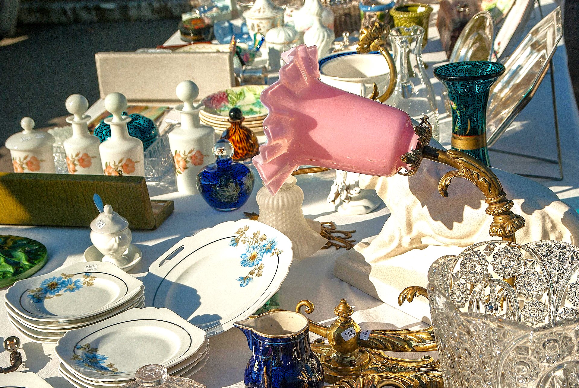 brocante © jacqueline macou de Pixabay